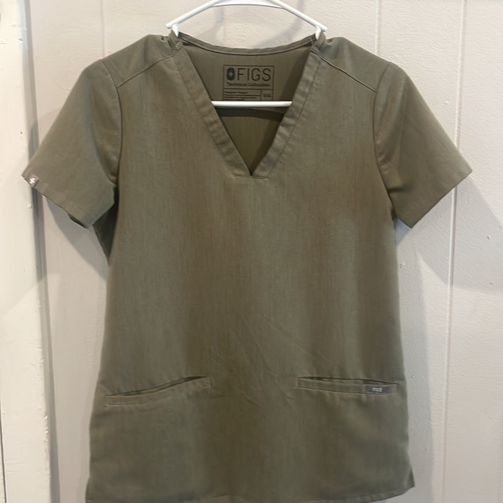 Figs heathered olive scrub top size XXS